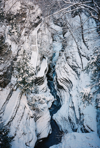 046Deviney016346-R1-075-36